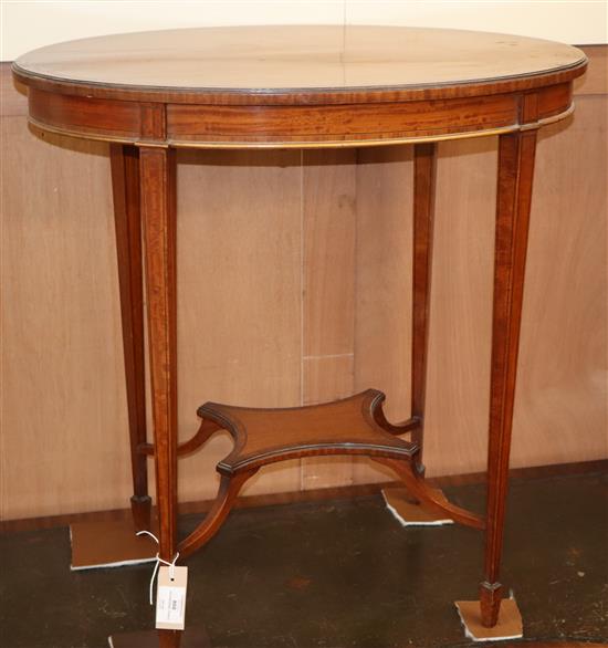 An Edwardian banded satinwood oval topped occasional table W.68cm